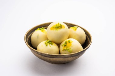 Sandesh ya da shondesh, Bengal, Hindistan 'da bulunan bir tatlı türüdür.