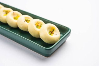 Sandesh ya da shondesh, Bengal, Hindistan 'da bulunan bir tatlı türüdür.