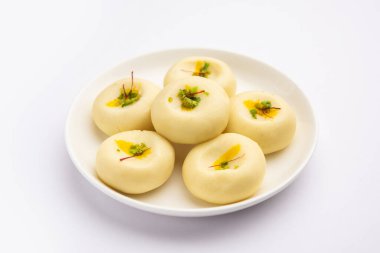 Sandesh ya da shondesh, Bengal, Hindistan 'da bulunan bir tatlı türüdür.