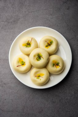 Sandesh ya da shondesh, Bengal, Hindistan 'da bulunan bir tatlı türüdür.