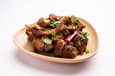 Sukha mutton or chicken, dry spicy Murgh or goat meat served in a plate or bowl