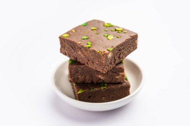 Çikolatalı barfi ya da çikolatalı burfi pastası, Hint tatlısı ya da festival için tatlı.