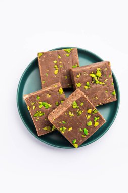 Çikolatalı barfi ya da çikolatalı burfi pastası, Hint tatlısı ya da festival için tatlı.