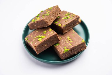 Çikolatalı barfi ya da çikolatalı burfi pastası, Hint tatlısı ya da festival için tatlı.