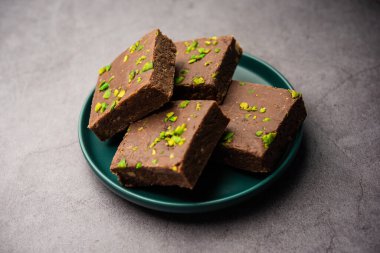 Çikolatalı barfi ya da çikolatalı burfi pastası, Hint tatlısı ya da festival için tatlı.