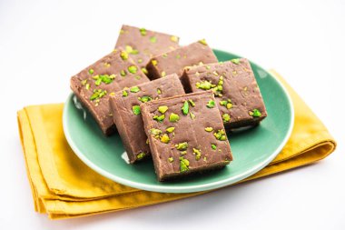 Çikolatalı barfi ya da çikolatalı burfi pastası, Hint tatlısı ya da festival için tatlı.