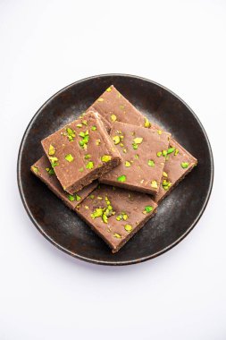 Çikolatalı barfi ya da çikolatalı burfi pastası, Hint tatlısı ya da festival için tatlı.