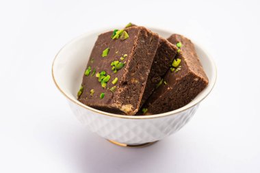 Çikolatalı barfi ya da çikolatalı burfi pastası, Hint tatlısı ya da festival için tatlı.
