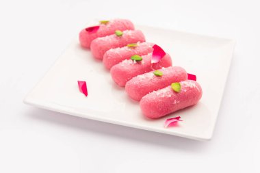 Pembe Chumchum veya gül aromalı yem veya cham cham, Hint ve Pakistanlı tatlı