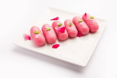 Pembe Chumchum veya gül aromalı yem veya cham cham, Hint ve Pakistanlı tatlı