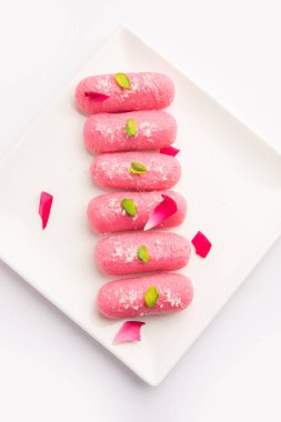 Pembe Chumchum veya gül aromalı yem veya cham cham, Hint ve Pakistanlı tatlı