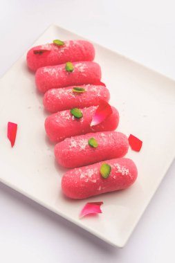 Pembe Chumchum veya gül aromalı yem veya cham cham, Hint ve Pakistanlı tatlı