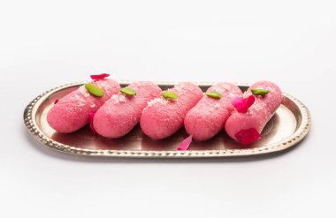 Pembe Chumchum veya gül aromalı yem veya cham cham, Hint ve Pakistanlı tatlı