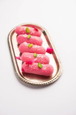 Pembe Chumchum veya gül aromalı yem veya cham cham, Hint ve Pakistanlı tatlı