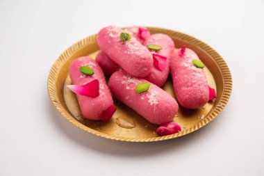 Pembe Chumchum veya gül aromalı yem veya cham cham, Hint ve Pakistanlı tatlı