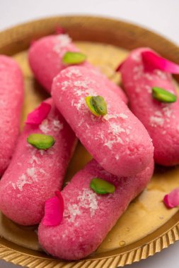 Pembe Chumchum veya gül aromalı yem veya cham cham, Hint ve Pakistanlı tatlı