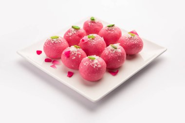 Lezzetli Pembe Chumchum veya gül aromalı cham veya Rasgulla veya Rasagola, Rosogola, Rosogolla