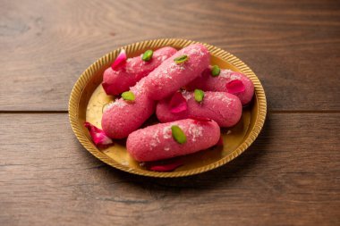 Pembe Chumchum veya gül aromalı yem veya cham cham, Hint ve Pakistanlı tatlı