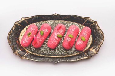 Pembe Chumchum veya gül aromalı yem veya cham cham, Hint ve Pakistanlı tatlı