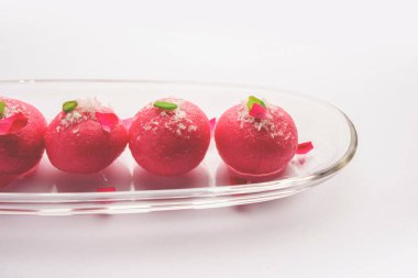Lezzetli Pembe Chumchum veya gül aromalı cham veya Rasgulla veya Rasagola, Rosogola, Rosogolla