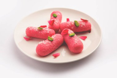 Pembe Chumchum veya gül aromalı yem veya cham cham, Hint ve Pakistanlı tatlı