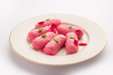 Pembe Chumchum veya gül aromalı yem veya cham cham, Hint ve Pakistanlı tatlı