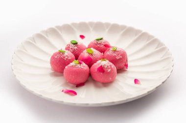 Lezzetli Pembe Chumchum veya gül aromalı cham veya Rasgulla veya Rasagola, Rosogola, Rosogolla