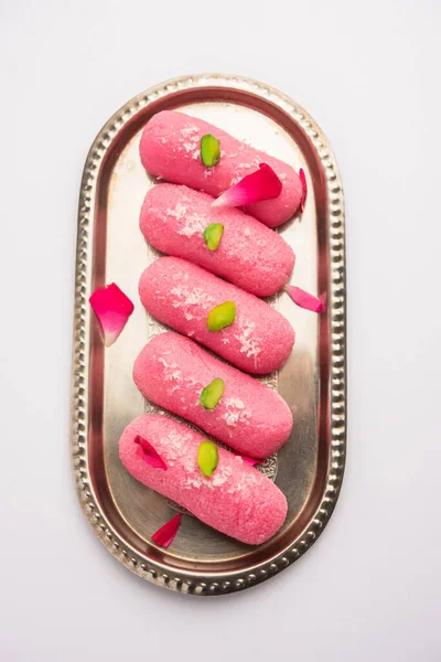 Pembe Chumchum veya gül aromalı yem veya cham cham, Hint ve Pakistanlı tatlı