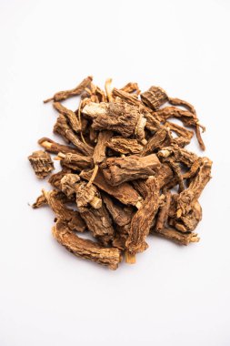 Syplocos racemosa, Lodhra kanama bozukluklarında, ishal ve göz bozukluklarında kullanılan bir Ayurvedic bitkidir.
