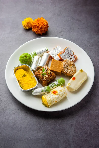 Indian Assorted Sweet Mithai Barfi Group — Zdjęcie stockowe