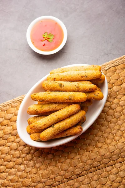 Crispy Rava Aloo Fingers Potato Semolina Fried Finger Sticks Served — Zdjęcie stockowe
