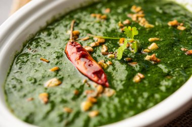lasooni palak recipe or dhaba style garlic spinach curry, Indian main course served with naan