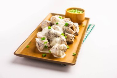 vegetarian soya malai chap made using soya chaap with white creamy gravy