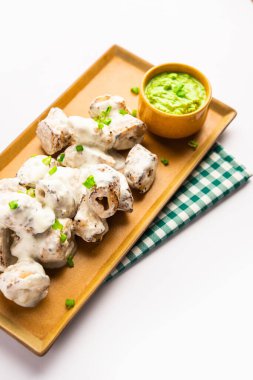 vegetarian soya malai chap made using soya chaap with white creamy gravy