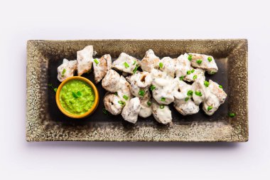 vegetarian soya malai chap made using soya chaap with white creamy gravy