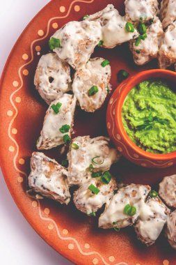 vegetarian soya malai chap made using soya chaap with white creamy gravy