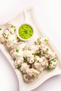 vegetarian soya malai chap made using soya chaap with white creamy gravy