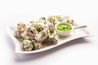 vegetarian soya malai chap made using soya chaap with white creamy gravy