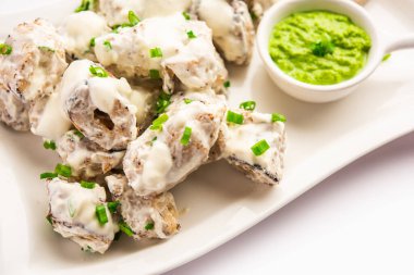 vegetarian soya malai chap made using soya chaap with white creamy gravy