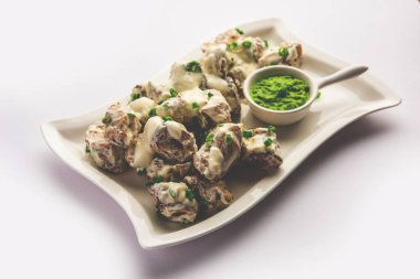 vegetarian soya malai chap made using soya chaap with white creamy gravy