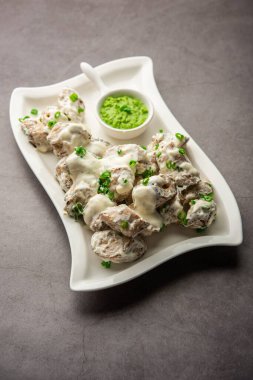 vegetarian soya malai chap made using soya chaap with white creamy gravy