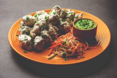 vegetarian soya malai chap made using soya chaap with white creamy gravy