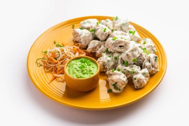 vegetarian soya malai chap made using soya chaap with white creamy gravy