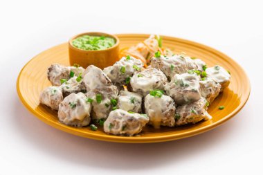 vegetarian soya malai chap made using soya chaap with white creamy gravy