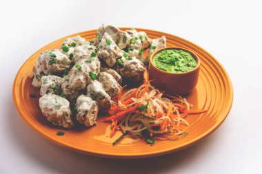 vegetarian soya malai chap made using soya chaap with white creamy gravy