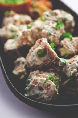 vegetarian soya malai chap made using soya chaap with white creamy gravy