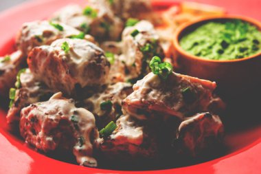 vegetarian soya malai chap made using soya chaap with white creamy gravy