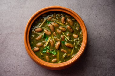 Palak rajma Masala is an Indian curry prepared with red kidney beans & spinach cooked with spices