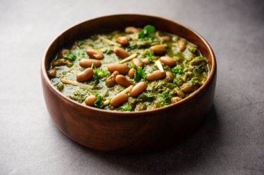 Palak rajma Masala is an Indian curry prepared with red kidney beans & spinach cooked with spices