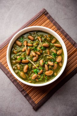 Palak rajma Masala is an Indian curry prepared with red kidney beans & spinach cooked with spices